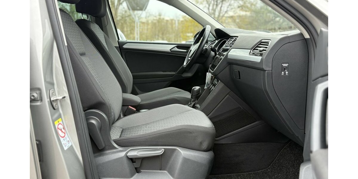 VW Tiguan 1.5 TSI RLine ACC/NAVI/AHK/SHZ/LED/1.HAND 73.187 km 25.800 &euro; Villingen-Schwenningen 78054