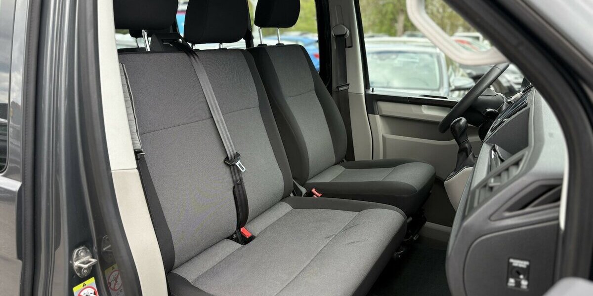 VW T6 Transporter Kasten 9-SITZER/AHK/NAVI/KAMERA 114.224 km 26.800 &euro; Villingen-Schwenningen 78054