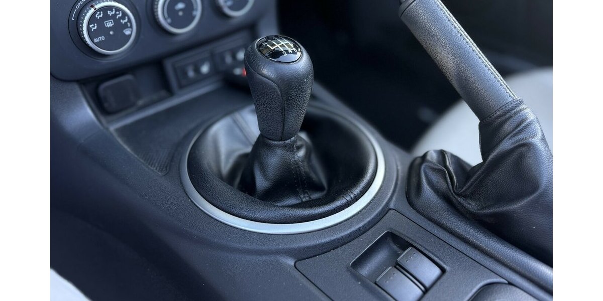 Mazda MX-5 2.0 Sendo Roadster Coupe NAVI/SITZHEIZUNG 88.467 km 15.900 &euro; Villingen-Schwenningen 78054