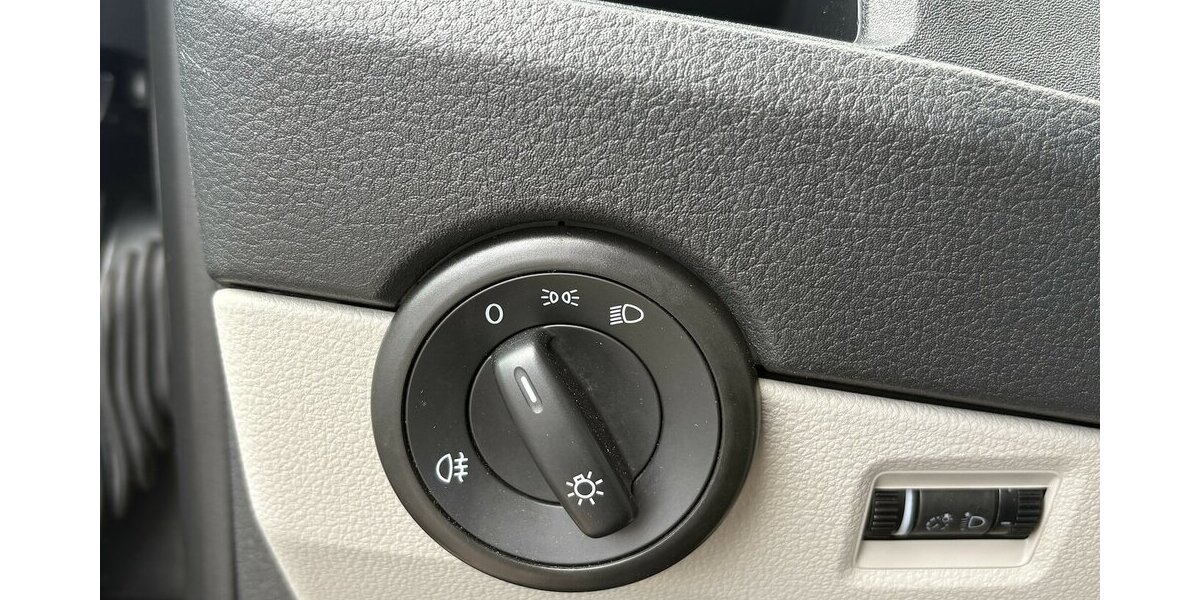 VW T6 Transporter Kasten 9-SITZER/AHK/NAVI/KAMERA 114.224 km 26.800 &euro; Villingen-Schwenningen 78054