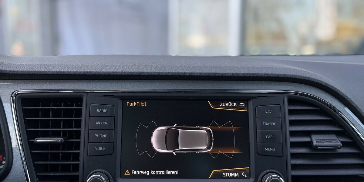 Seat Leon 1.4 TSI FR NAVIGATION/PANORAMA/SHZ/1.HAND 99.990 km 12.900 &euro; Villingen-Schwenningen 78054