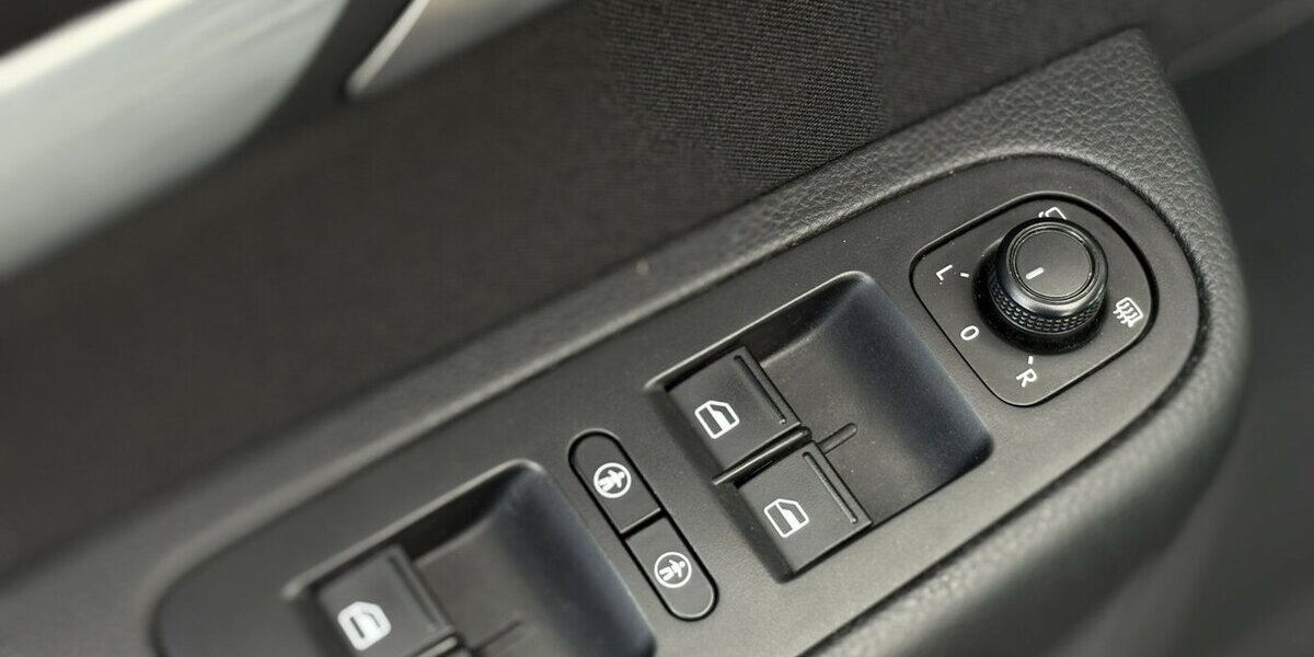 VW Sharan 2.0 TDI Comfortline 7.SITZ/NAVI/SHZ/DSG 107.728 km 21.800 &euro; Villingen-Schwenningen 78054