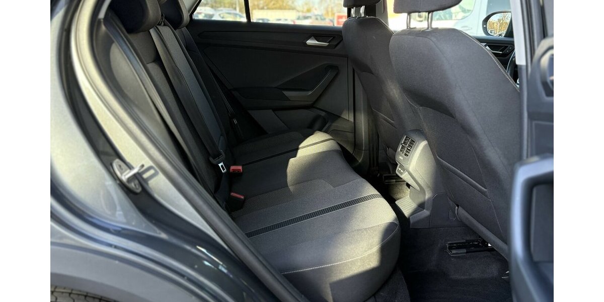 VW T-Roc 1.5 TSI Life CARPLAY/NAVI/SPURHALT/SHZ/DAB 52.096 km 19.800 &euro; Villingen-Schwenningen 78054