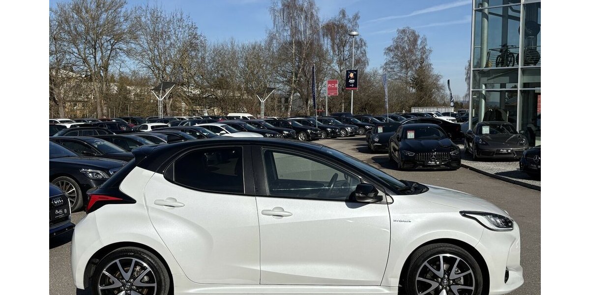 Toyota Yaris 1.5 Hybrid Black&White DAB/KAMERA/1.HAND 29.792 km 18.900 &euro; Villingen-Schwenningen 78054