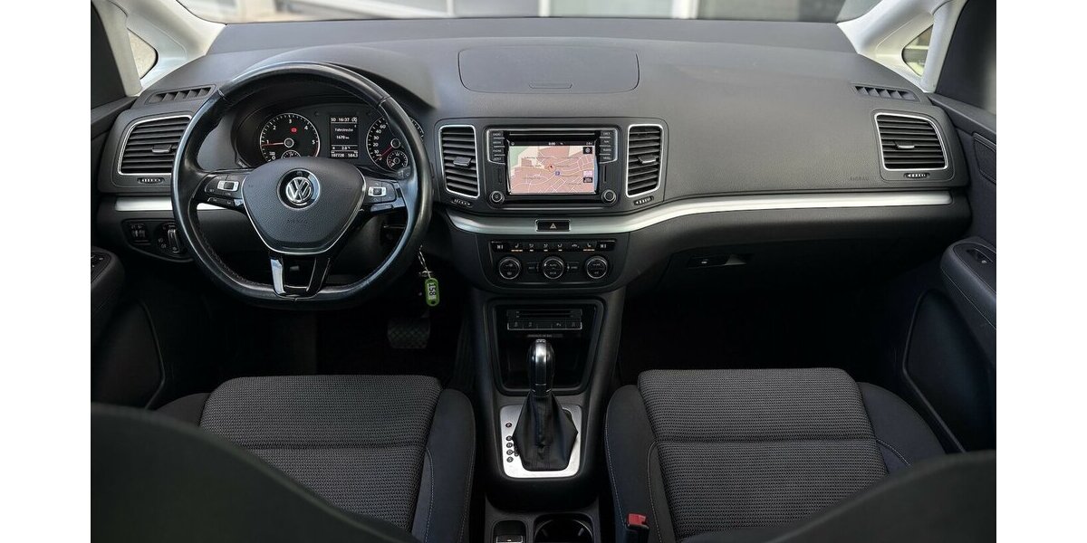 VW Sharan 2.0 TDI Comfortline 7.SITZ/NAVI/SHZ/DSG 107.728 km 21.800 &euro; Villingen-Schwenningen 78054