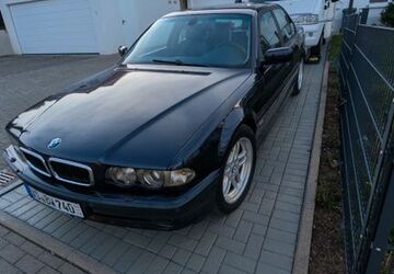 BMW 740 333.000 km 13.500 &euro; Niedereschach 78078