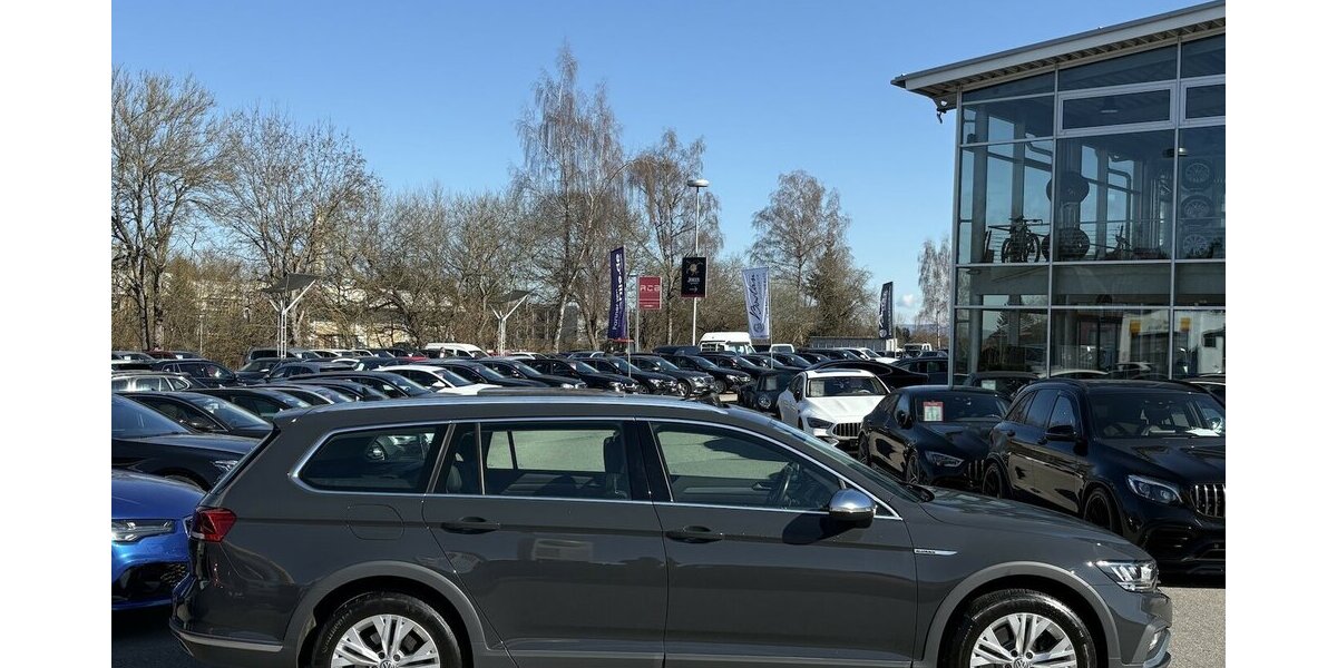 VW Passat Alltrack 2.0 TDI MASSAGE/PANO/NAVI/1.HAND 88.854 km 24.900 &euro; Villingen-Schwenningen 78054