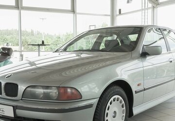 BMW 520i KLIMAAUTOMATIK/SOMMERREIFEN NEU/33 T KM 33.100 km 10.900 &euro; Villingen-Schwenningen 78054