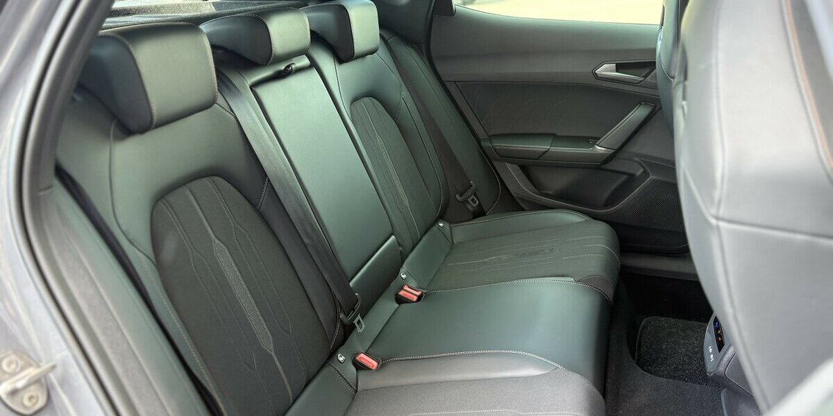 Cupra Formentor 2,0 TSI VZ 4Drive KAMERA/NAVI/SHZ/DAB 37.620 km 29.900 &euro; Villingen-Schwenningen 78054