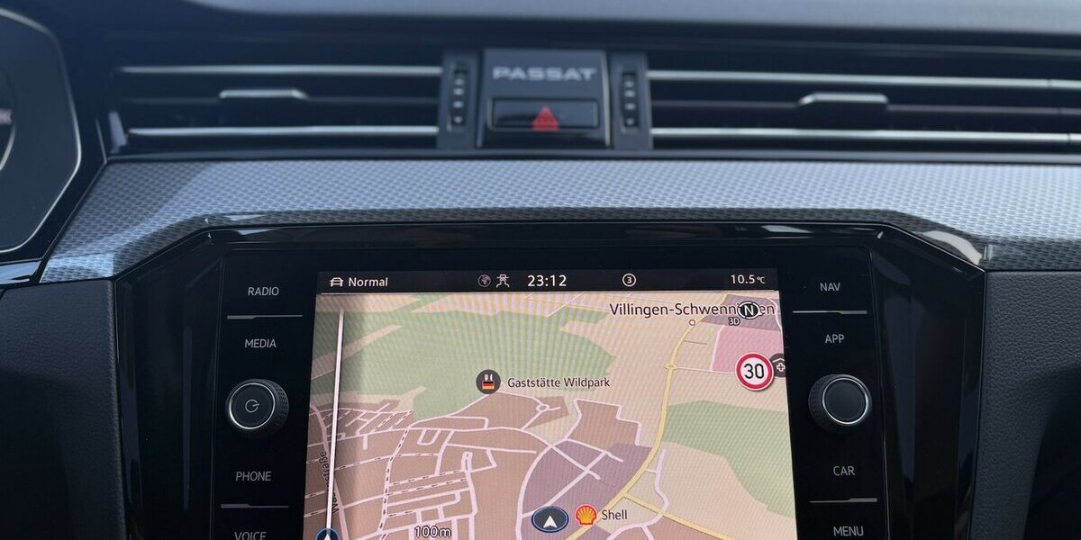 VW Passat Alltrack 2.0 TDI MASSAGE/PANO/NAVI/1.HAND 88.854 km 24.900 &euro; Villingen-Schwenningen 78054