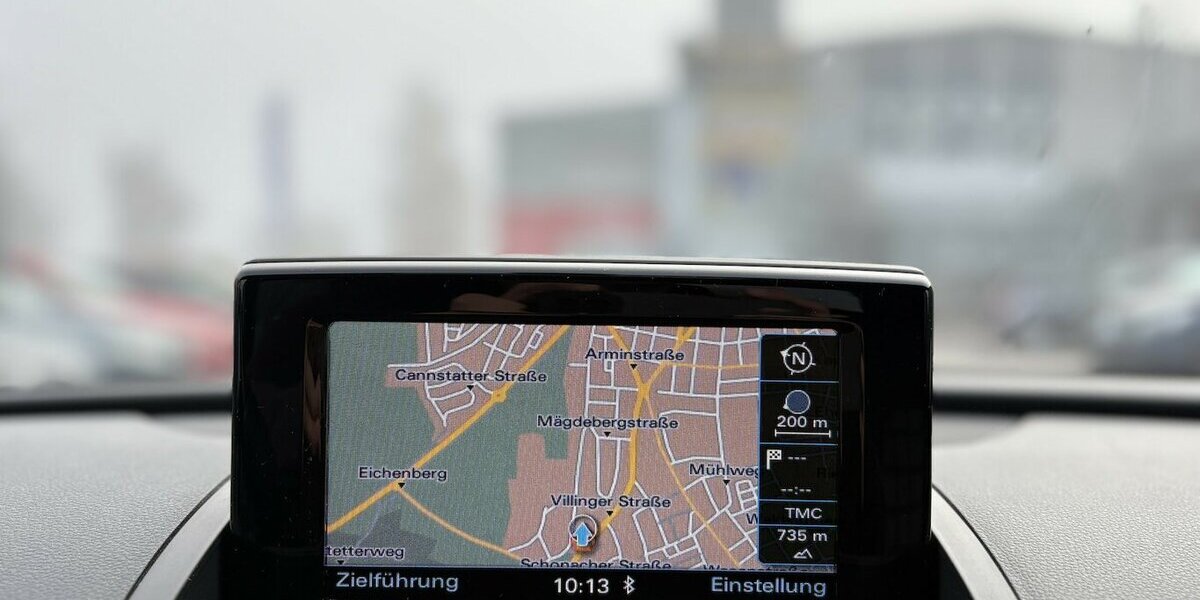 Audi Q3 2.0 TDI/NAVI/AHK/KLIMA/SCHECKHEFT-GEPFLEGT 158.447 km 13.900 &euro; Villingen-Schwenningen 78054