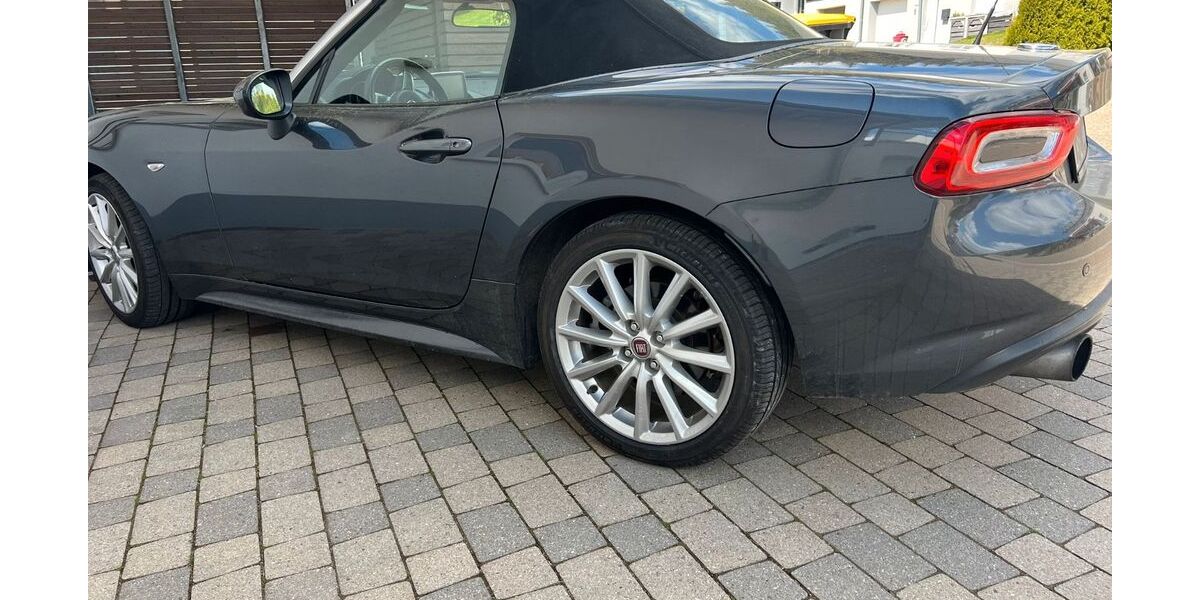 Fiat 124 Spider 28.862 km 17.750 &euro; Schonach 78136