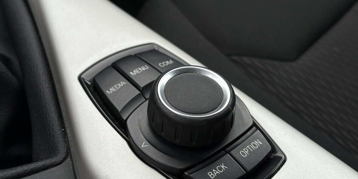 BMW 118d xDrive Advantage PDC/AHK/LED/SHZ/1.HAND 151.790 km 12.900 &euro; Villingen-Schwenningen 78054