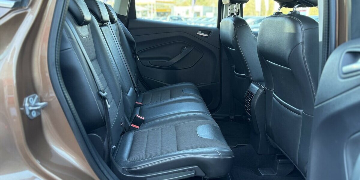 Ford Kuga 2.0 TDCI Titanium STANDHZ/NAVI/DAB/KAMERA 98.466 km 10.900 &euro; Villingen-Schwenningen 78054