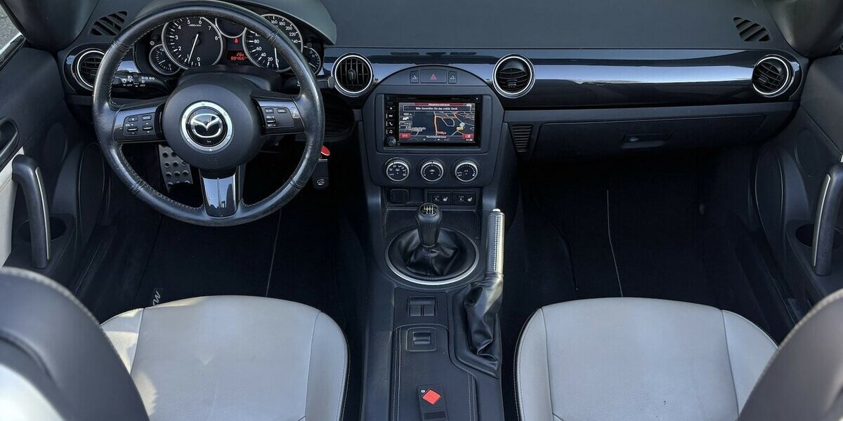 Mazda MX-5 2.0 Sendo Roadster Coupe NAVI/SITZHEIZUNG 88.467 km 15.900 &euro; Villingen-Schwenningen 78054