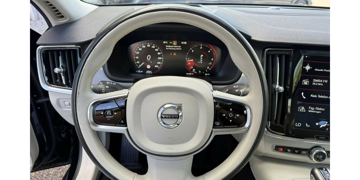 Volvo S90 MOMENTUM AWD/HEAD UP/BUSINESS.PRO/LEDER 125.912 km 22.900 &euro; Villingen-Schwenningen 78054