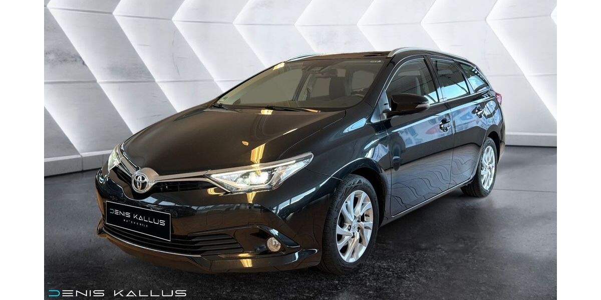 Toyota Auris 172.416 km 9.800 &euro; Trossingen 78647