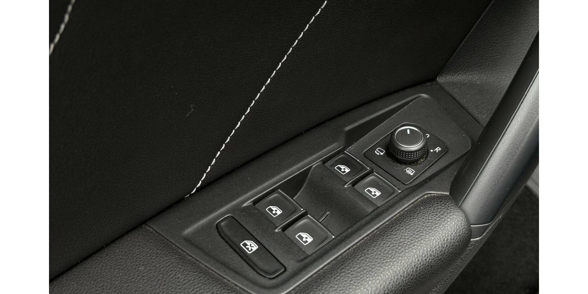 VW Tiguan 2.0 TDI 4Motion R-Line 360°/PANO/MEMORY 103.124 km 29.900 &euro; Villingen-Schwenningen 78054