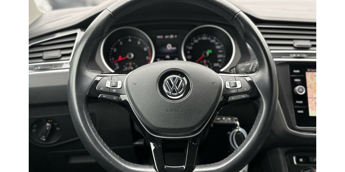 VW Tiguan 1.5 TSI RLine ACC/NAVI/AHK/SHZ/LED/1.HAND 73.187 km 25.800 &euro; Villingen-Schwenningen 78054