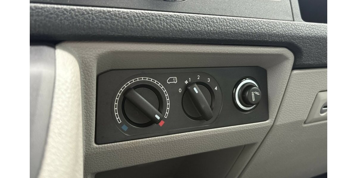 VW T6 Transporter Kasten 9-SITZER/AHK/NAVI/KAMERA 114.224 km 26.800 &euro; Villingen-Schwenningen 78054