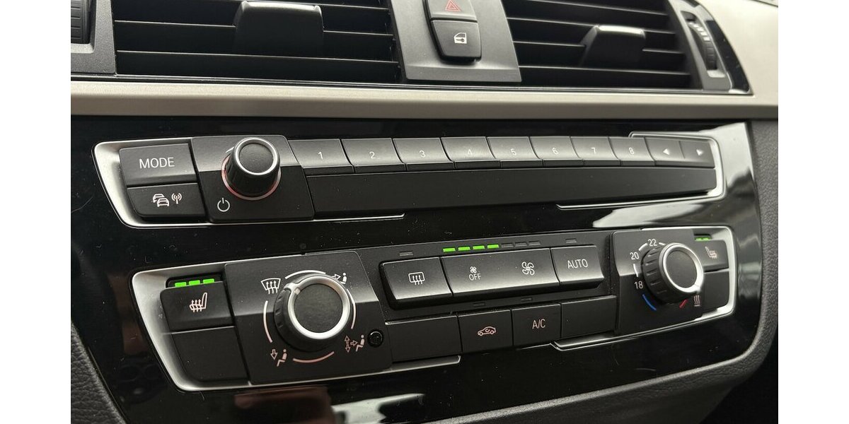 BMW 118d xDrive Advantage PDC/AHK/LED/SHZ/1.HAND 151.790 km 12.900 &euro; Villingen-Schwenningen 78054