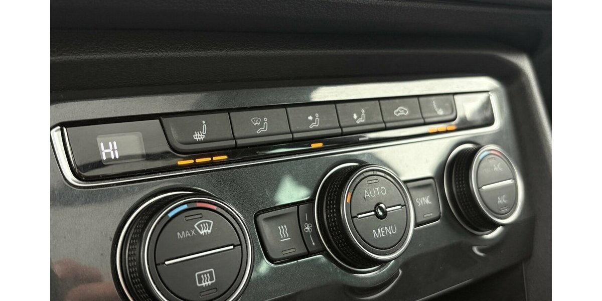 VW Tiguan 2.0 TDI 4Motion R-Line 360°/PANO/MEMORY 103.124 km 29.900 &euro; Villingen-Schwenningen 78054