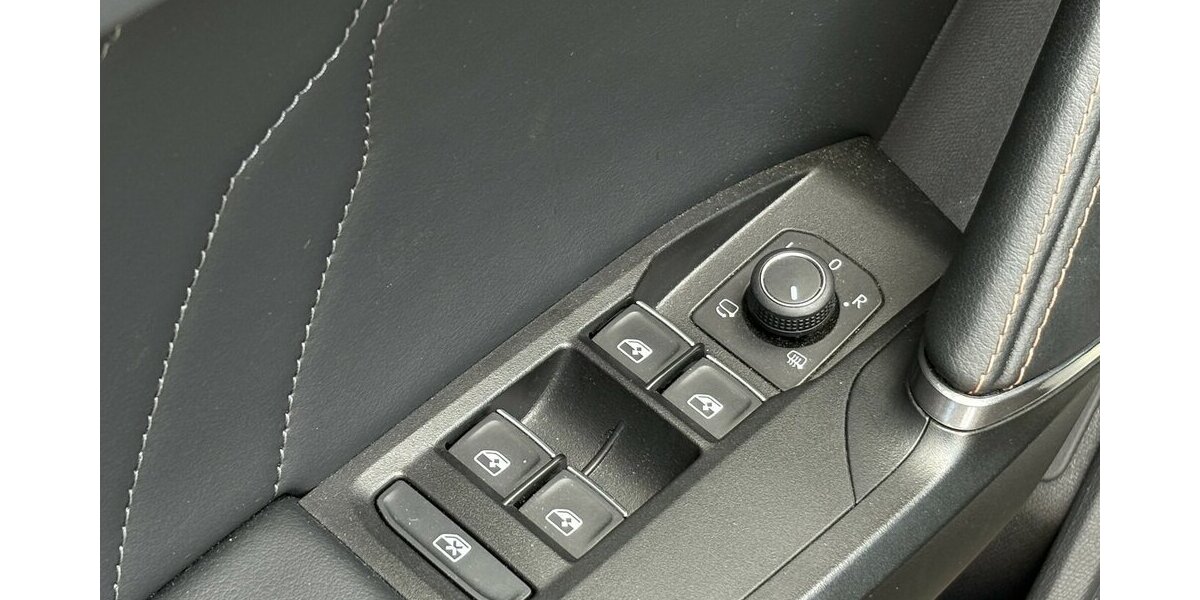 Cupra Formentor 2,0 TSI VZ 4Drive KAMERA/NAVI/SHZ/DAB 37.620 km 29.900 &euro; Villingen-Schwenningen 78054