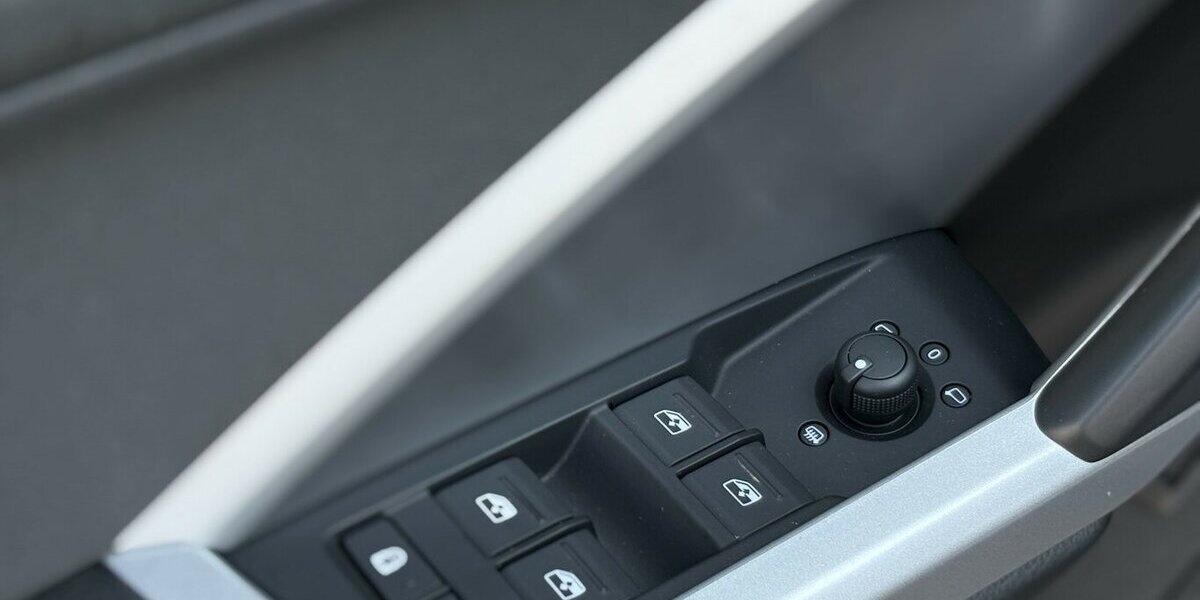 Audi Q3 35 TFSI advanced CARPLAY/PDC/DAB/AHK/1.HAND 39.421 km 27.800 &euro; Villingen-Schwenningen 78054