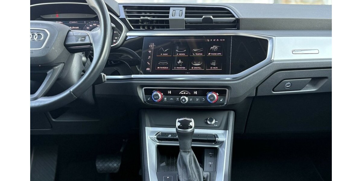 Audi Q3 35 TFSI advanced CARPLAY/PDC/DAB/AHK/1.HAND 39.421 km 27.800 &euro; Villingen-Schwenningen 78054
