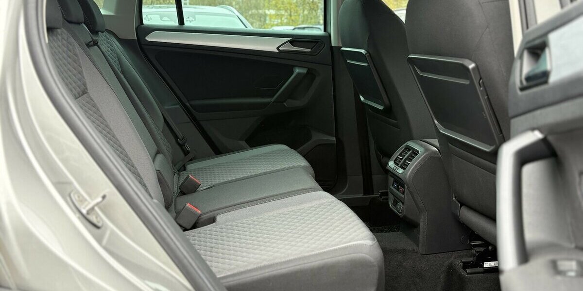 VW Tiguan 1.5 TSI RLine ACC/NAVI/AHK/SHZ/LED/1.HAND 73.187 km 25.800 &euro; Villingen-Schwenningen 78054