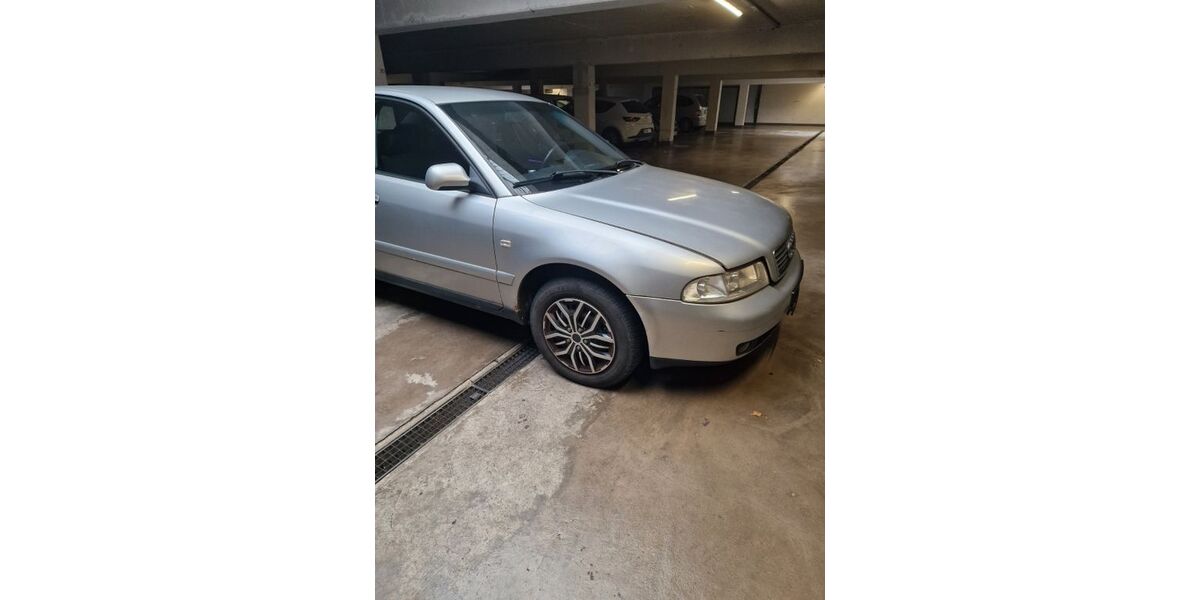 Audi A4 183.000 km 2.250 &euro; Villingen-Schwenningen 78052