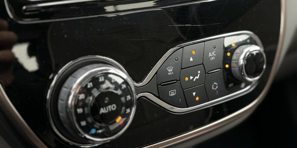 Renault Captur 1.2 TCe Elysee KAMERA/NAVI/SITZHEIZUNG 97.093 km 9.900 &euro; Villingen-Schwenningen 78054