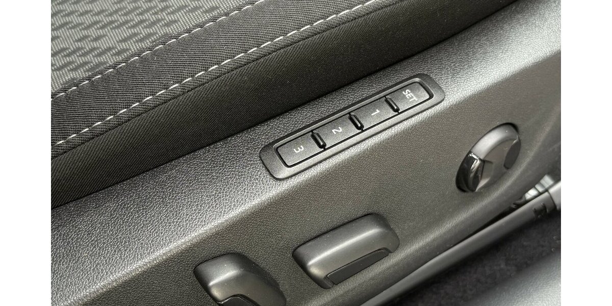 Skoda Octavia 2.0 TDI Combi Style MEMORY/NAVI/CARPLAY 84.033 km 19.900 &euro; Villingen-Schwenningen 78054