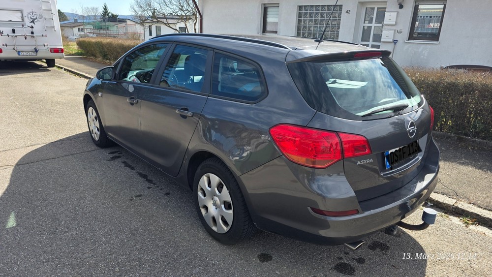 Opel Astra J Sports Tourer 203.000 km 5.600 &euro; Donaueschingen 78166